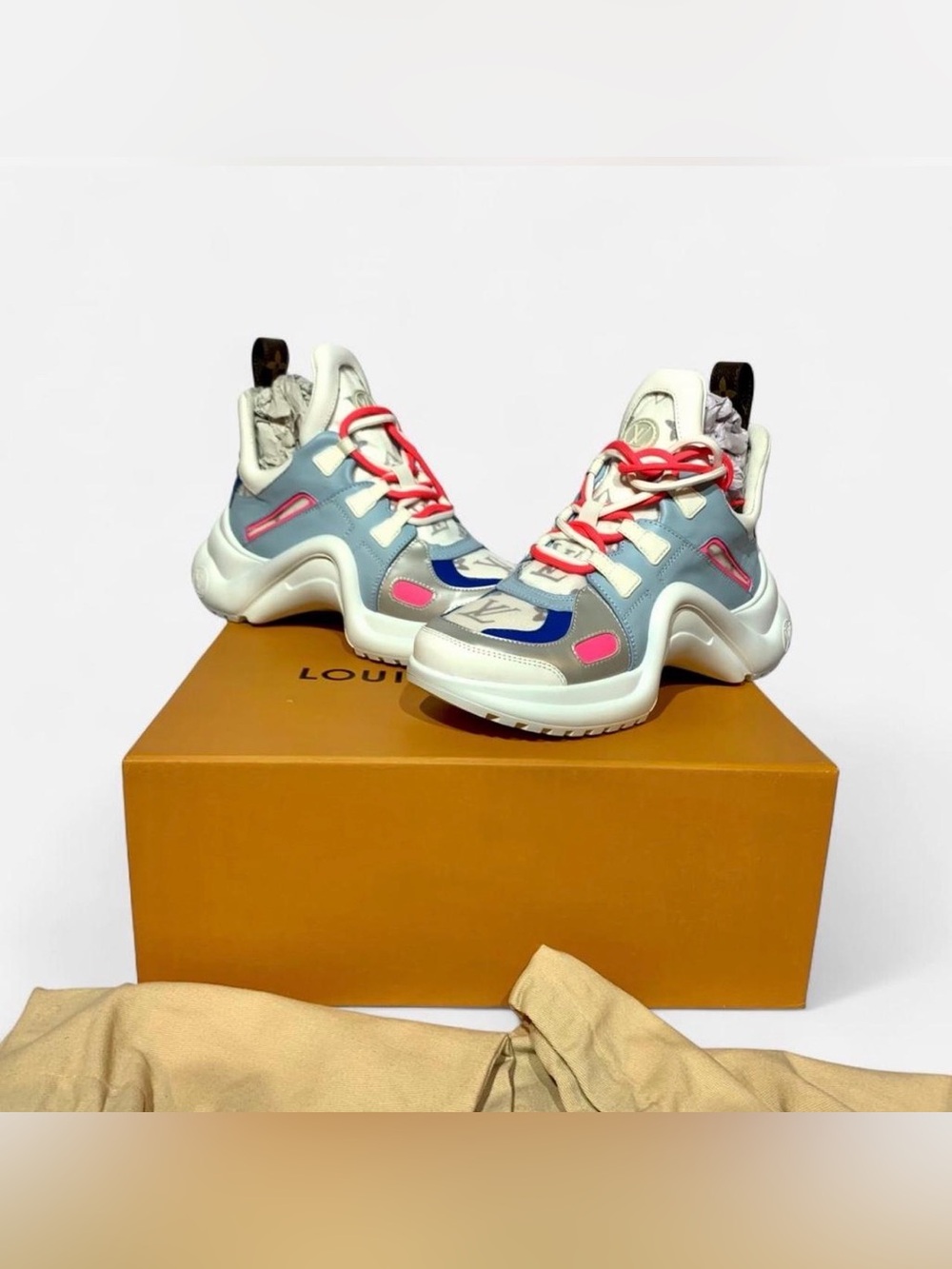 Authentic Louis Vuitton ARCHLIGHT SNEAKER White/Blue/Pink Monogram
Women’s 6.5/7